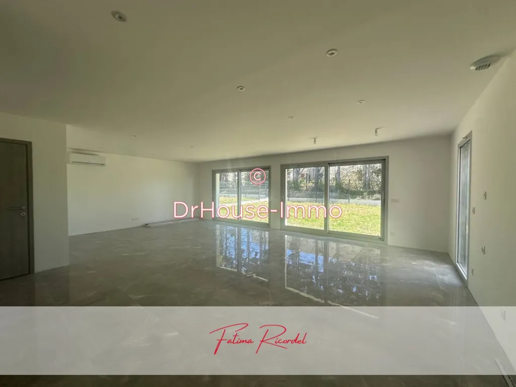 Elutuba - Contemporary House with Balcony in Créon