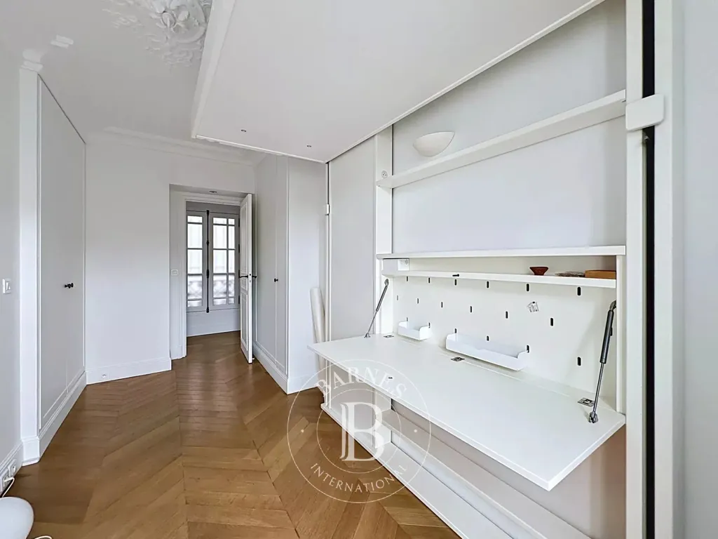 Studio - Luxury Apartment with Balcony in Paris 7th