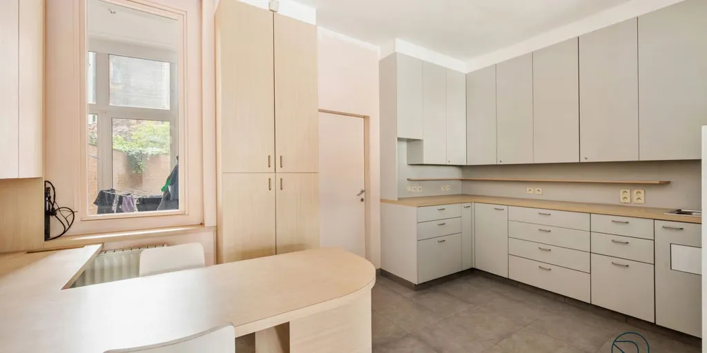 Cuisine - Bâtiment Mixte avec Vue sur la Schelde à Tournai