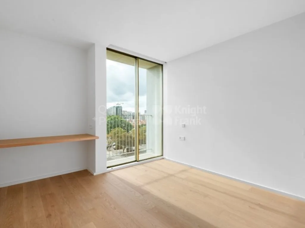 Pièces - Luxury Apartment with Golden Frames in Lisbon