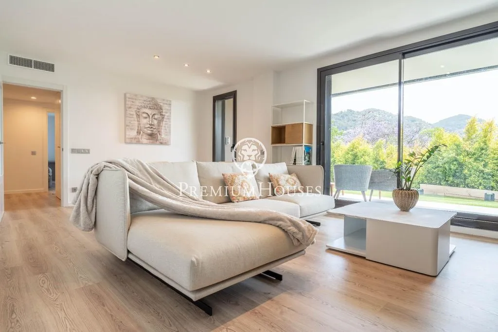 Elutuba - Corner Flat with Pool in Sitges