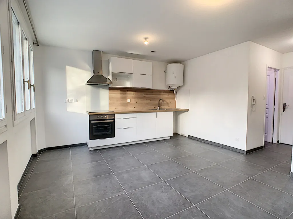 Cuisine - Studio Rénové Plein Ouest près de la Place Danton