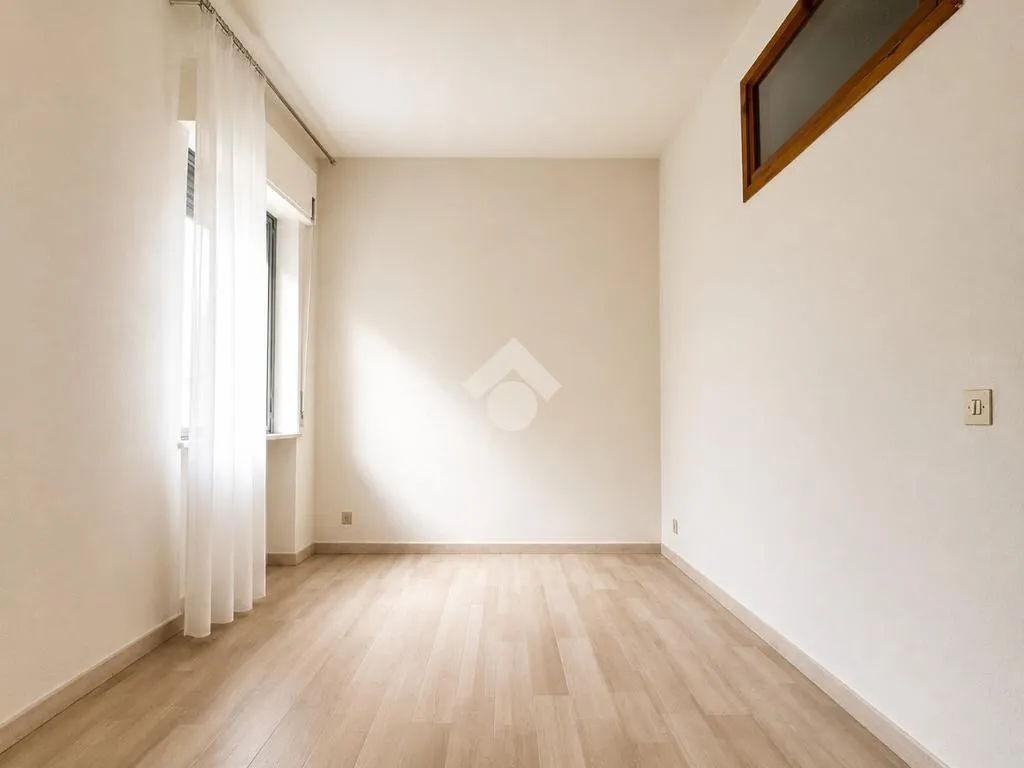 Toad - Spacious 5-Bedroom Apartment with Balcony in San Severo