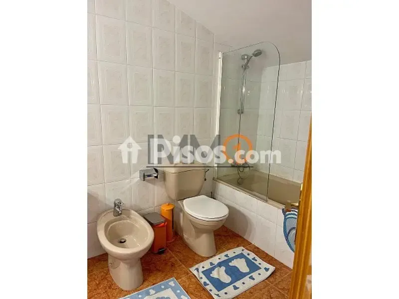 Salles de bain - Spacious Adjoined House in Aixirivall