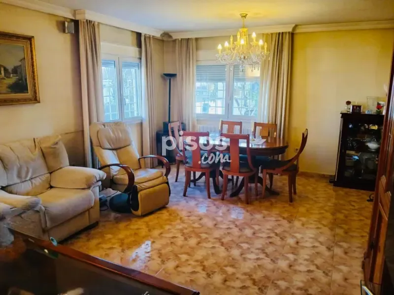 Sala da pranzo - Detached Chalet with Garden in Valdebebas