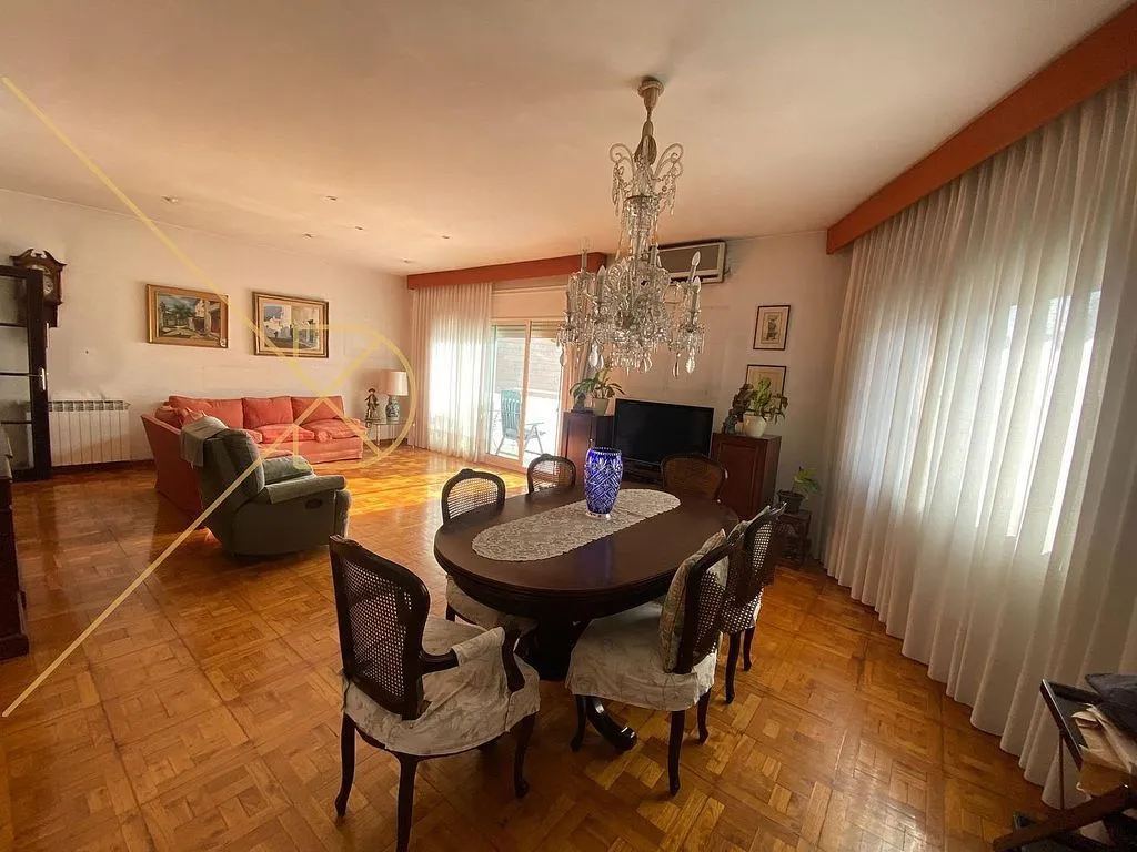 Söögituba - Apartment with Terrace in Les Corts, Barcelona