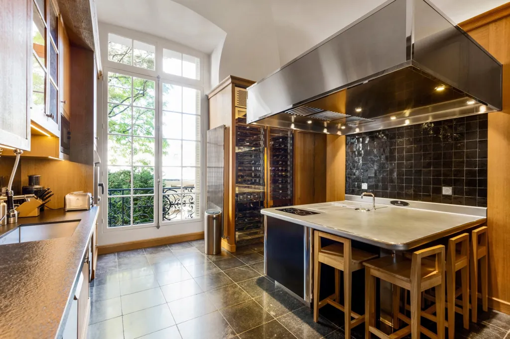 Kitchen - Pied-à-Terre with View in Paris 16th