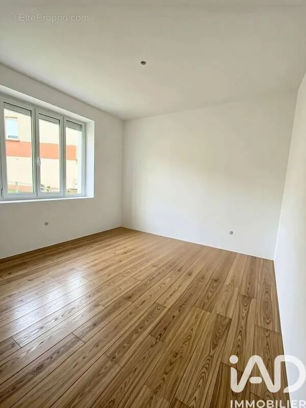 Appartement 4 pièces à Saint-Laurent-De-Chamousset