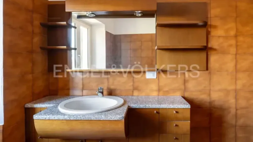 Vannitoad - Historic Villa with Lake View in Bee