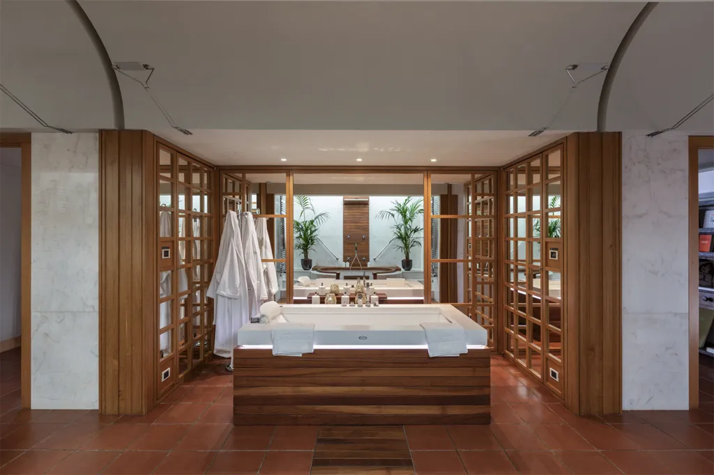 Bathrooms - Luxury Villa with Panoramic Views in Turin