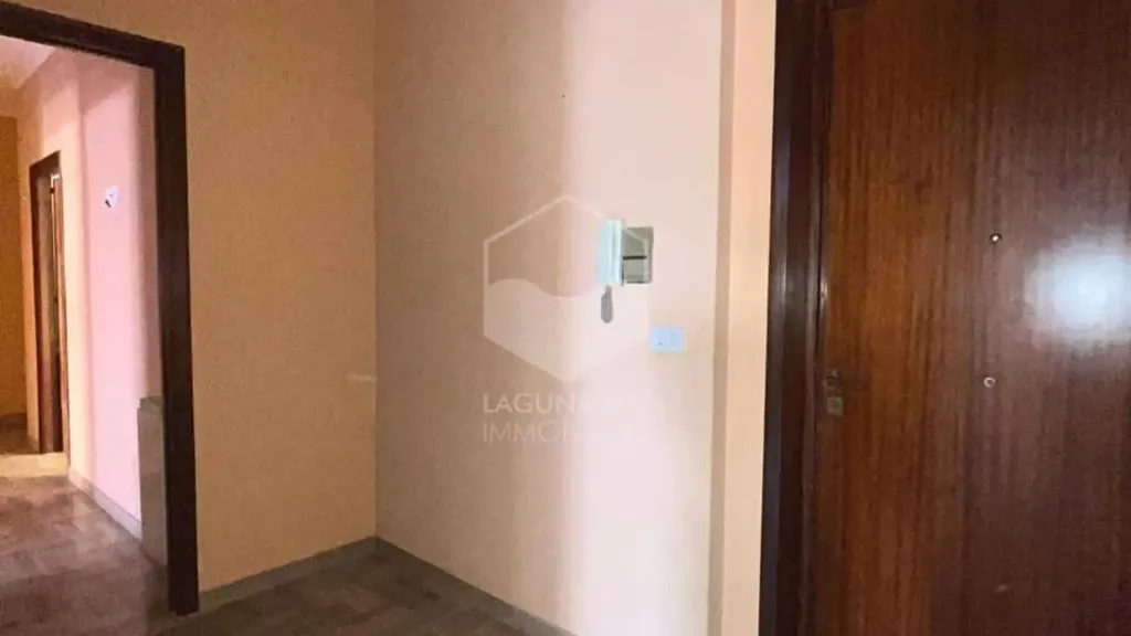 Entrée - Apartment with Balcony near Marsala Centre