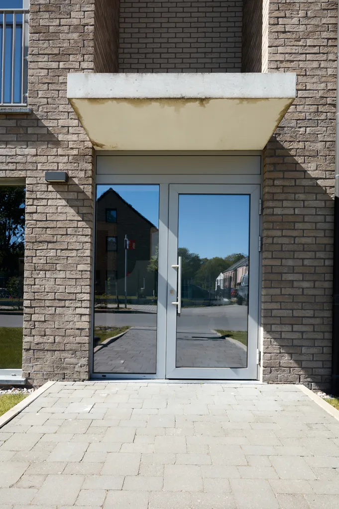 Extérieur - Appartement Moderne avec Parking Privé à Lisières d'Havré