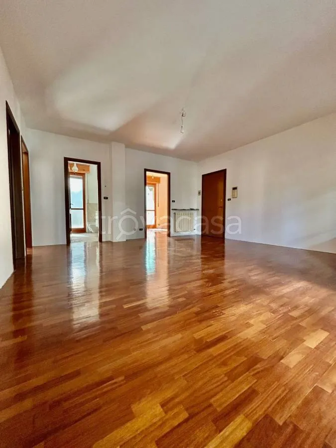 Séjour - Apartment with Balcony and Parking in Cuneo