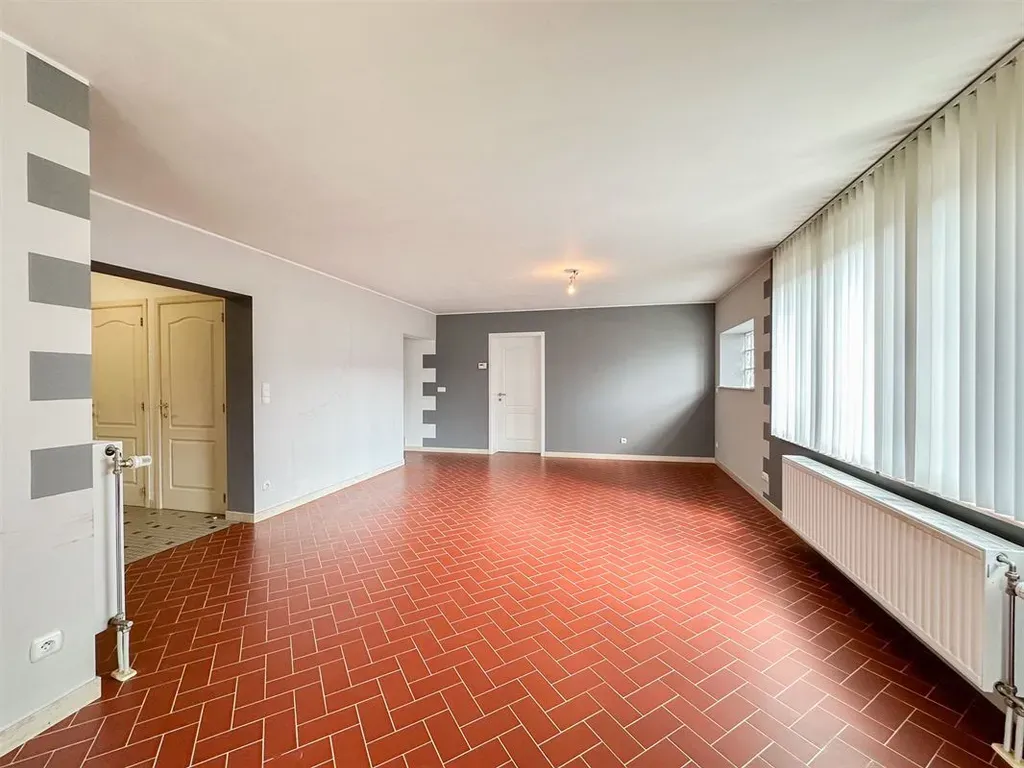 Séjour - Villa Plain-Pied avec Jardin à Manage