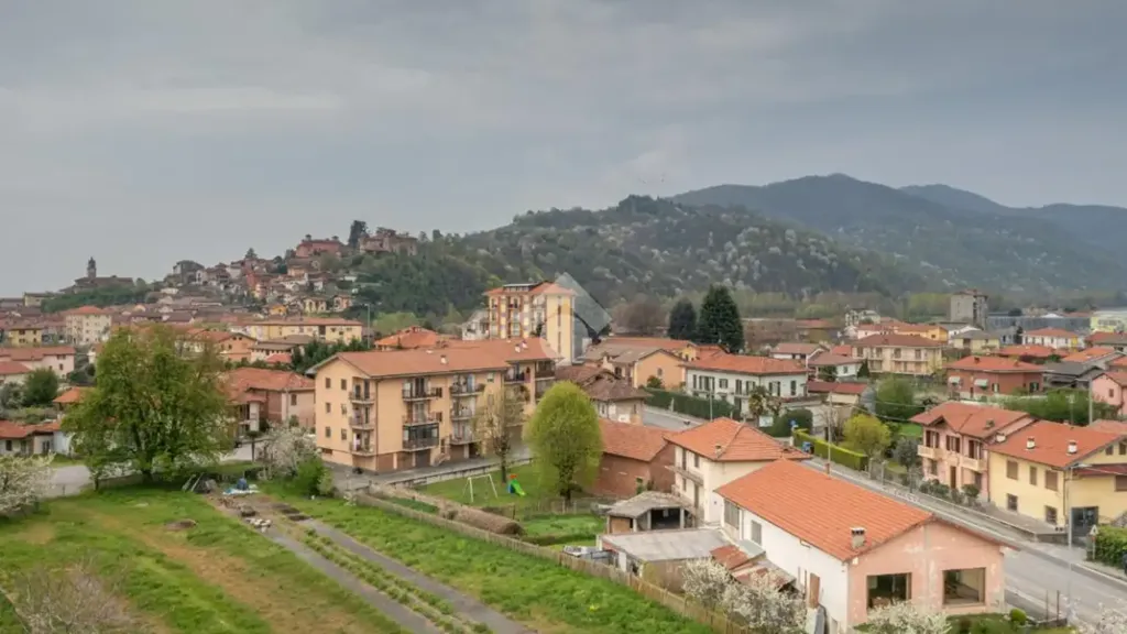 Commercial Space with Parking in Costigliole Saluzzo
