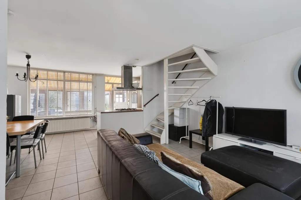 Séjour - Three-Storey House with Garden in Waddinxveen