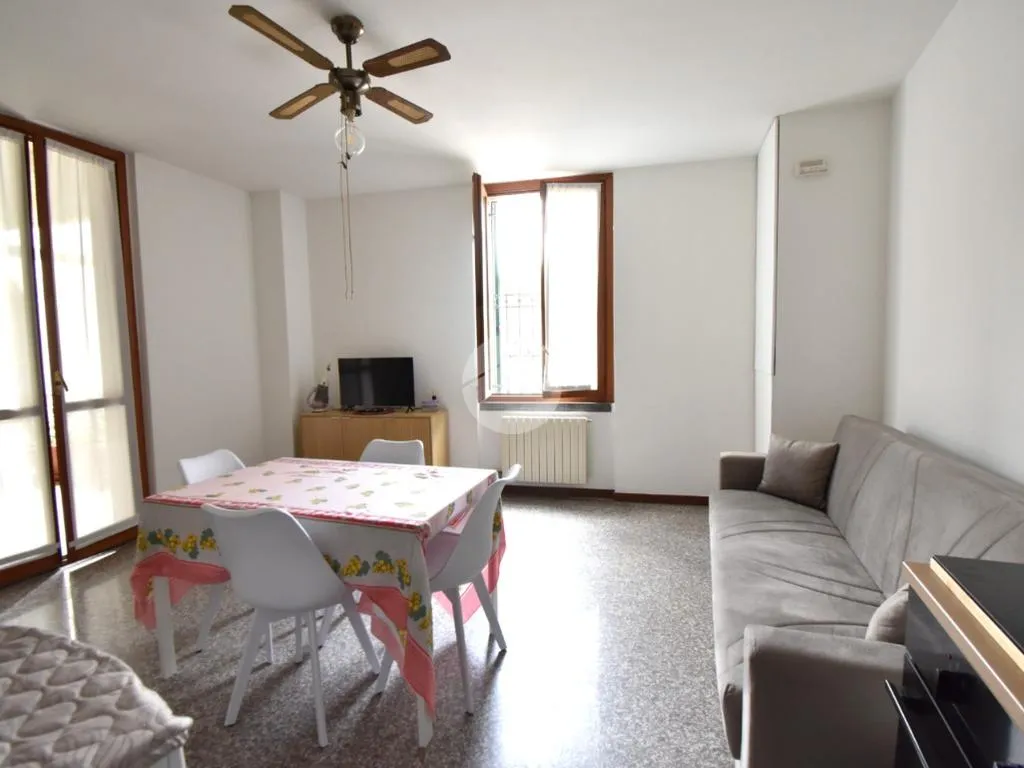 Sala da pranzo - Two-Bedroom Apartment with Private Portico in Vimercate