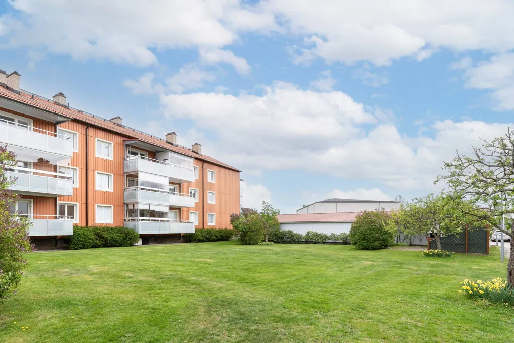 Jardin - Apartment with Balcony in Restalundsvägen