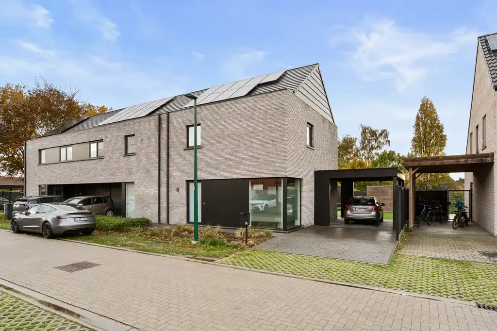 Välivaade - Modern House with Solar Panels in Eeklo