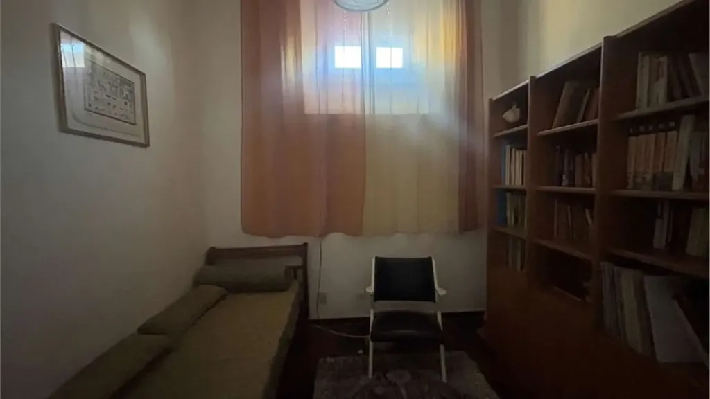 Bureau - Apartment with Balcony in Livorno Centre