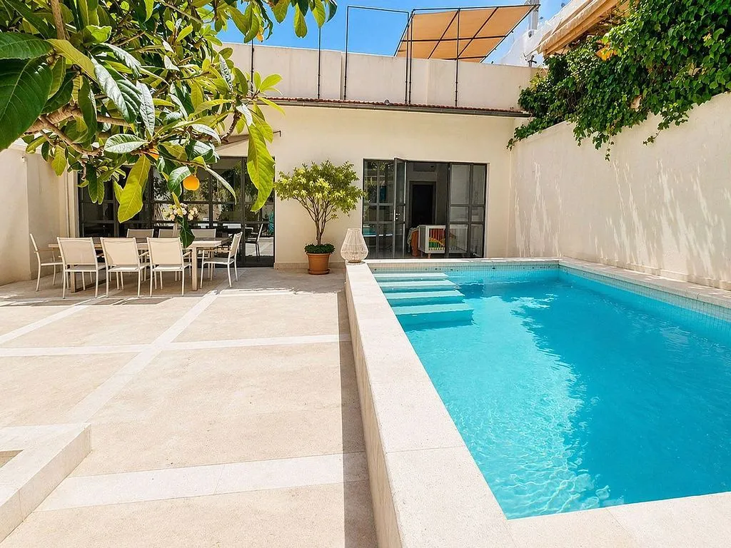 Bassein - Historic Villa with Pool in El Terreno