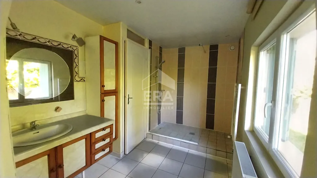 Salles de bain - Maison en Pierre avec Jardin près du Centre