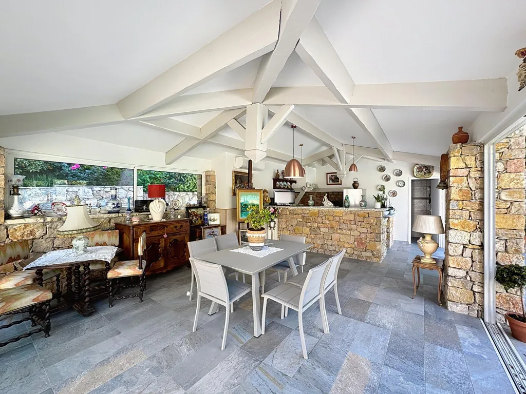 Salle à manger - Villa Récemment Construite avec Piscine à Mougins