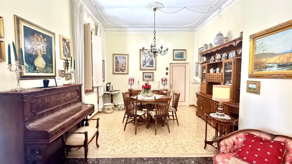Salle à manger - Trilocale with Terrace in Central Empoli