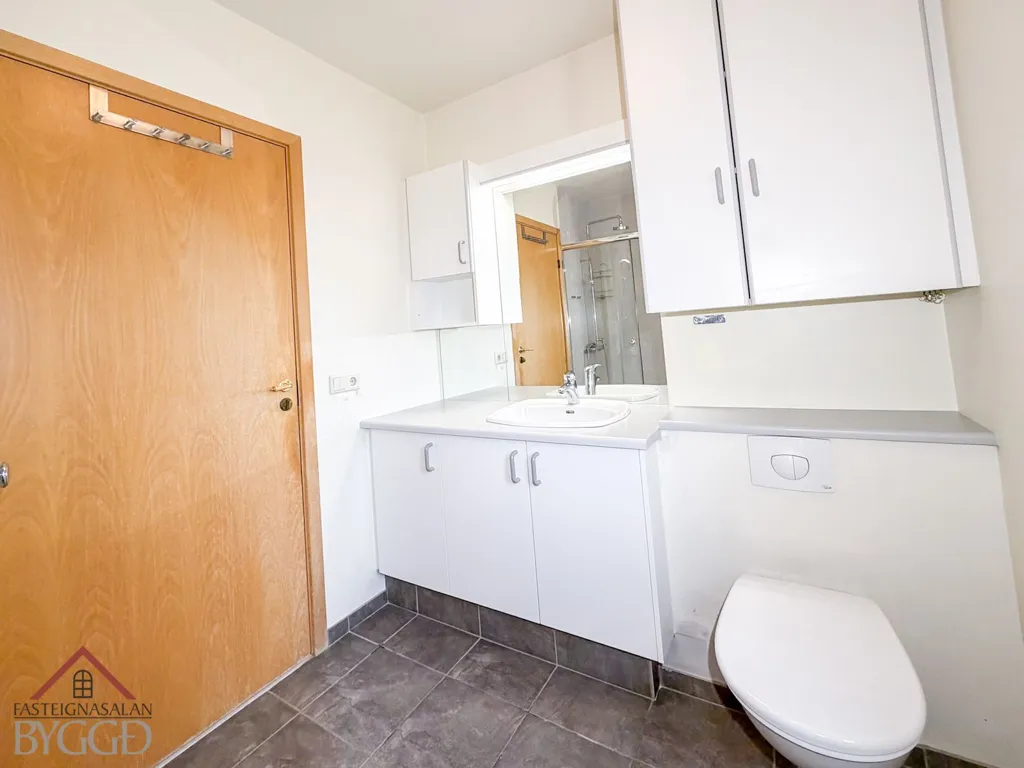 Salles de bain - Apartment with West Balcony in Reykjavik