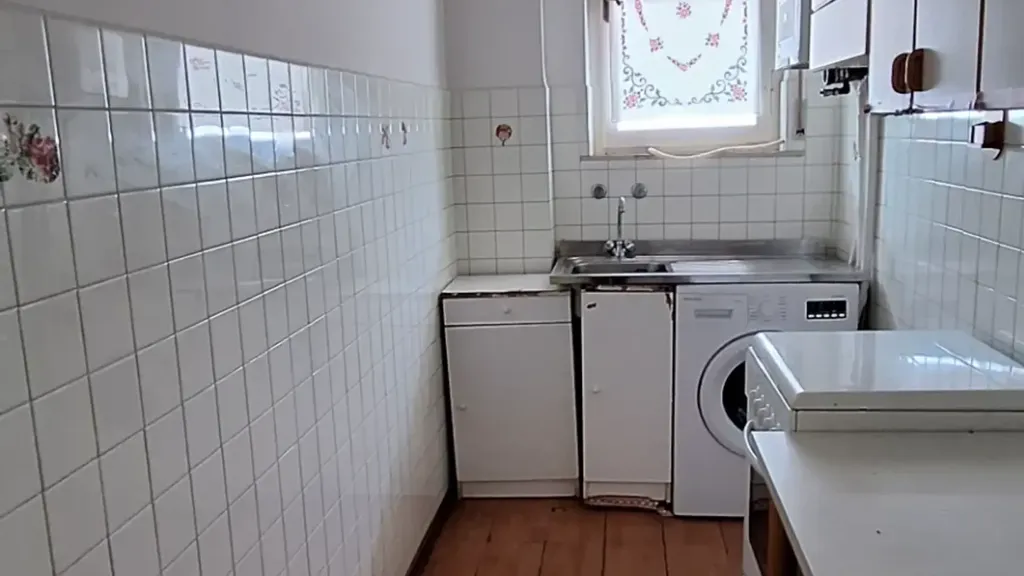 Cuisine - Apartment with Balcony in Ancona