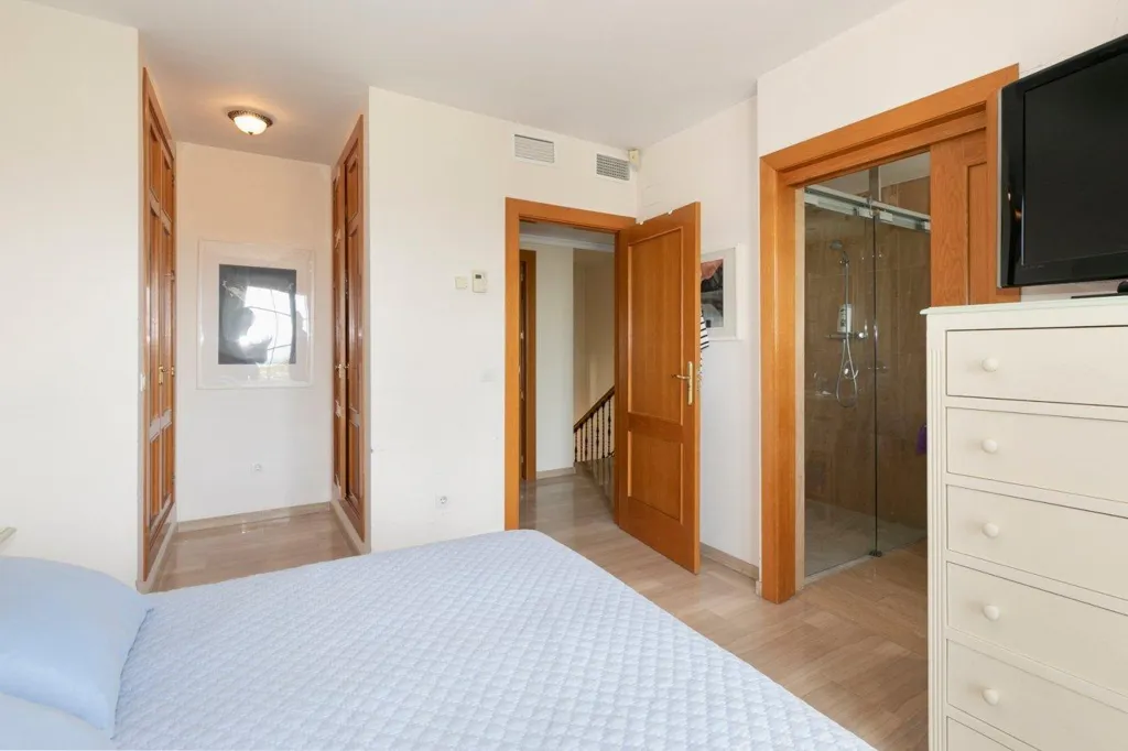 Magamistoad - Versatile Villa with Private Pool in Huétor Vega