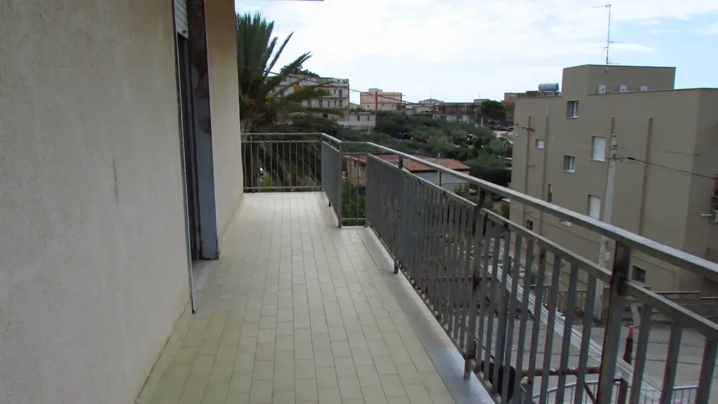 Rõdu - 7-Room Apartment with Balcony in Sciacca