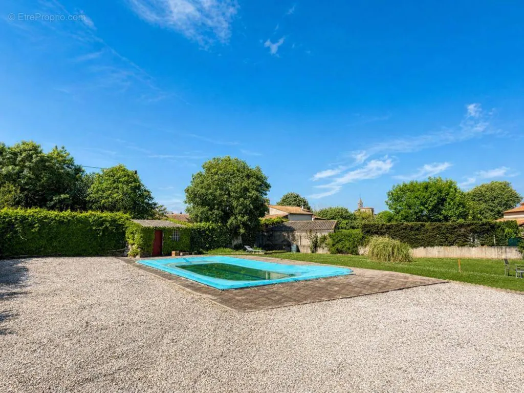 Piscine - Terrain avec Piscine à La Calmette