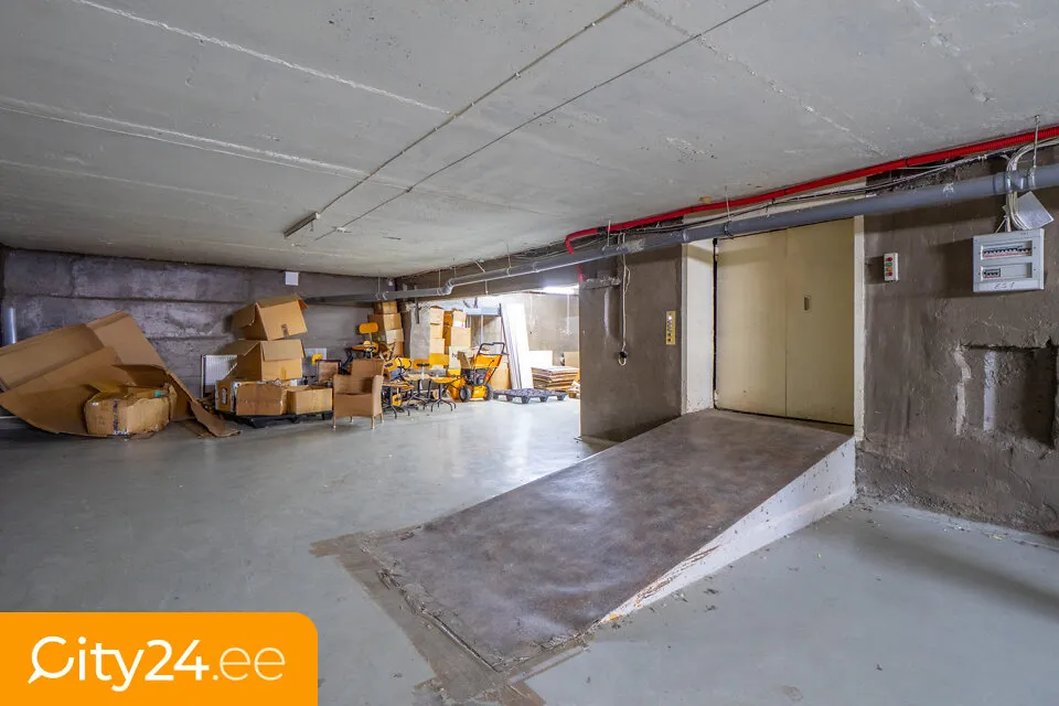 Garaaž - Three-Storey Industrial Building with Large Plot in Riga
