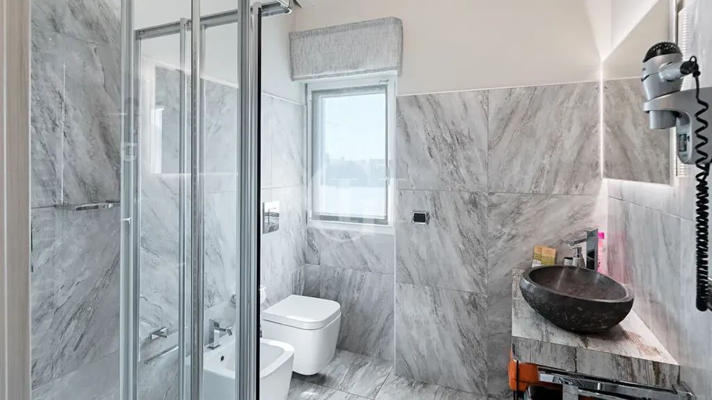 Salles de bain - Luxury Villa with Heated Pool near Desenzano