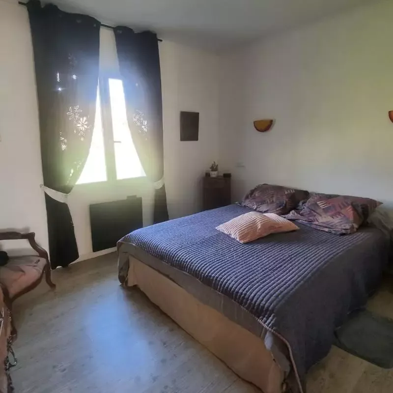 Chambres - Maison Récemment Construite avec Spa à Perchède