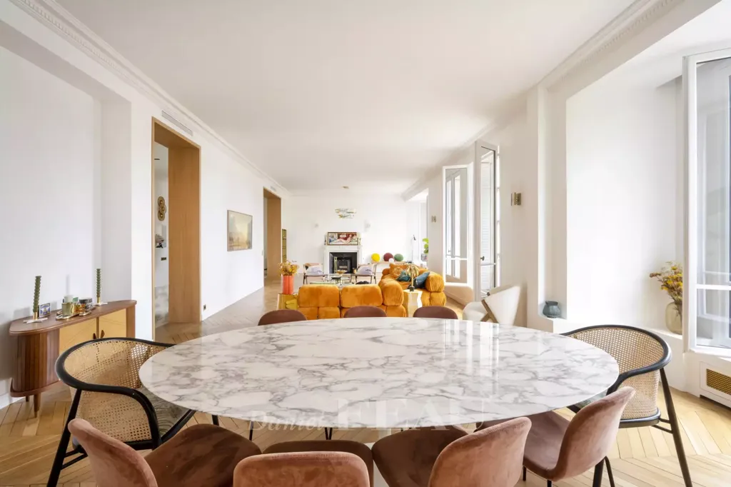 Söögituba - Luxury Apartment with Eiffel View in Paris