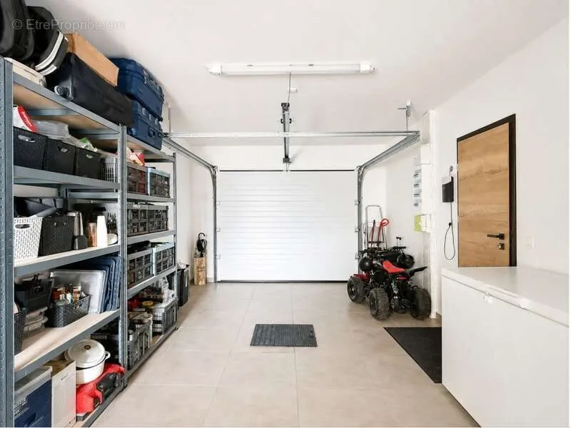 Garage - Maison PMR Contemporaine avec Piscine à Dijon