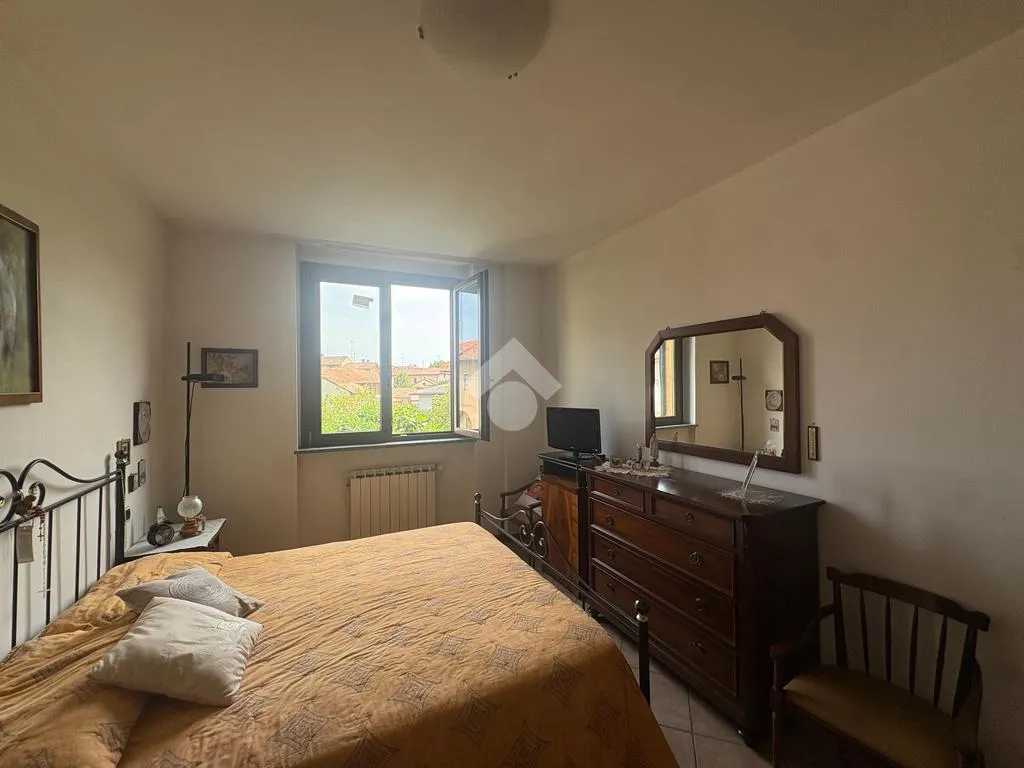 Chambres - 3-Room Apartment with Loggia in Landriano
