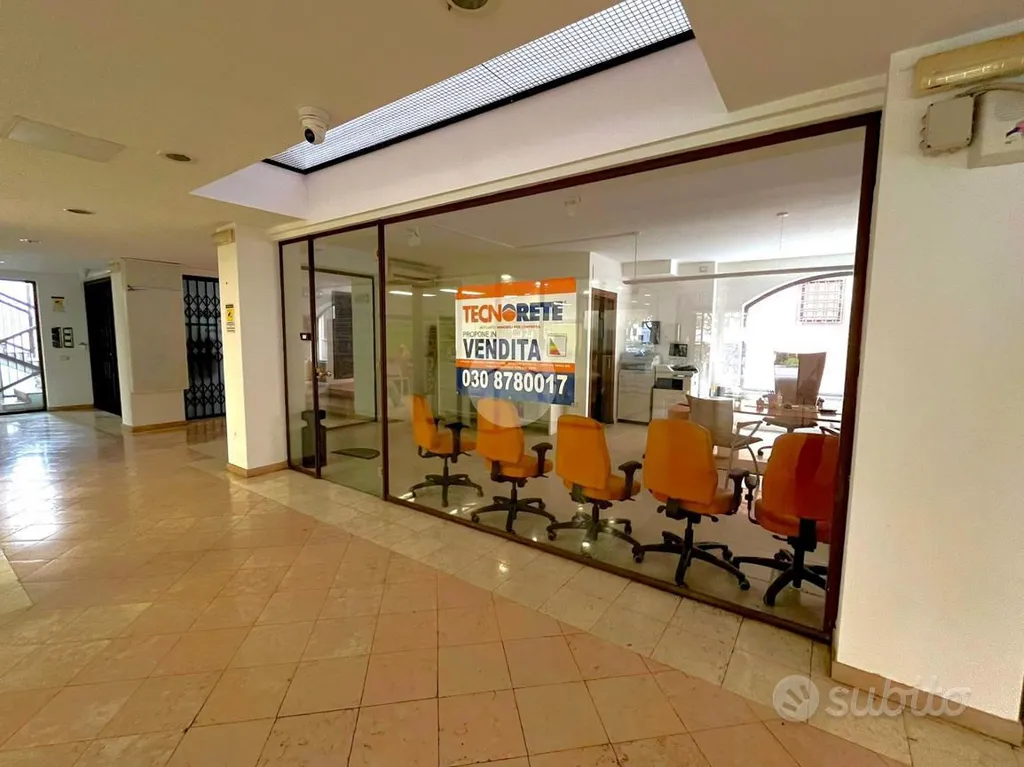 Pièces - Office with Parking in Desenzano del Garda