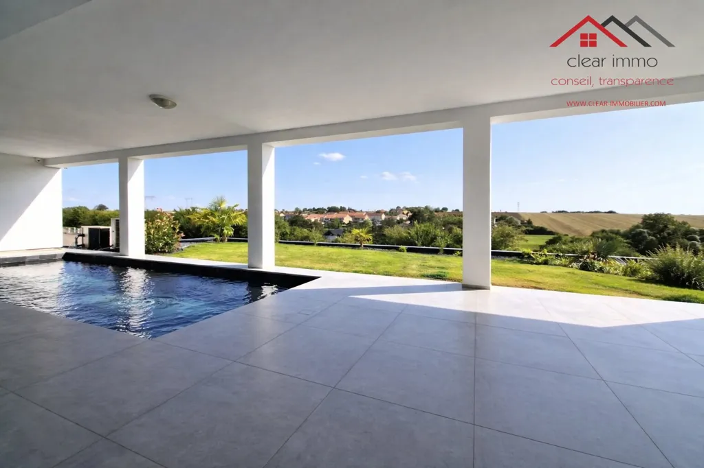 Piscina - Contemporary House with Pool in Coincy