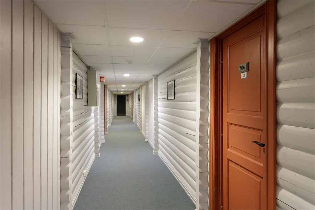 hallway_entrance