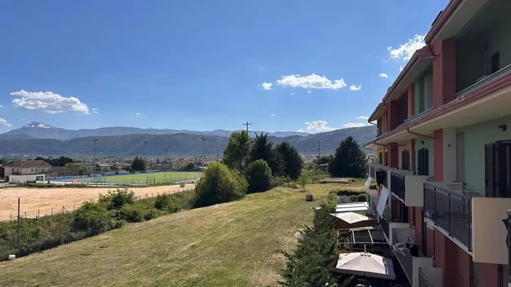 Rõdu - Twin-Storey Apartment with Balcony in Avezzano