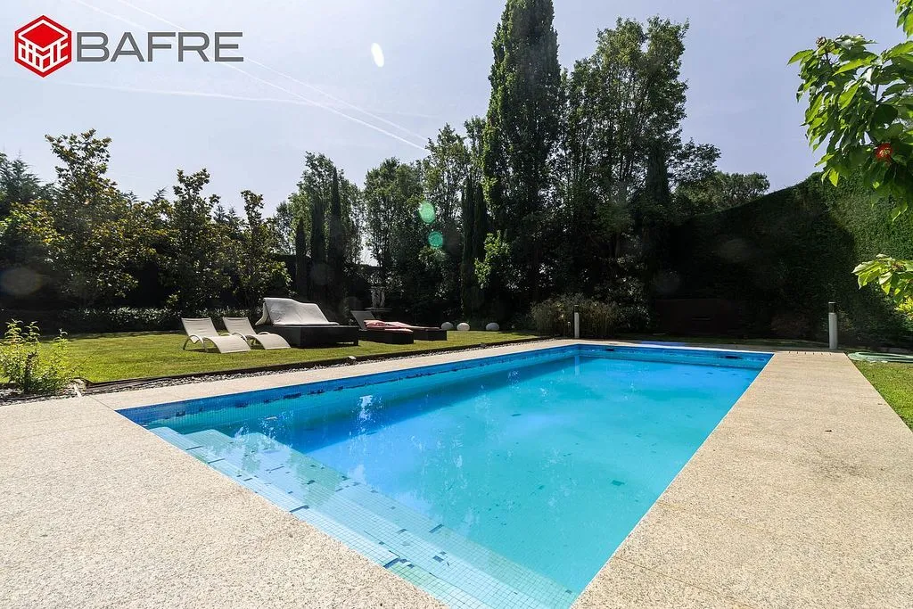 Bassein - Chalet with Pool in La Finca, Madrid