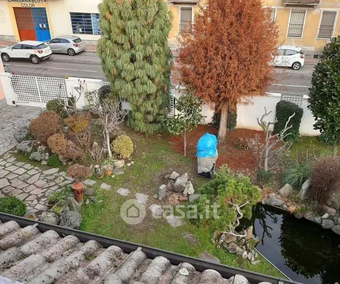 Garden - Four-Level Villa with Pool in Vercelli