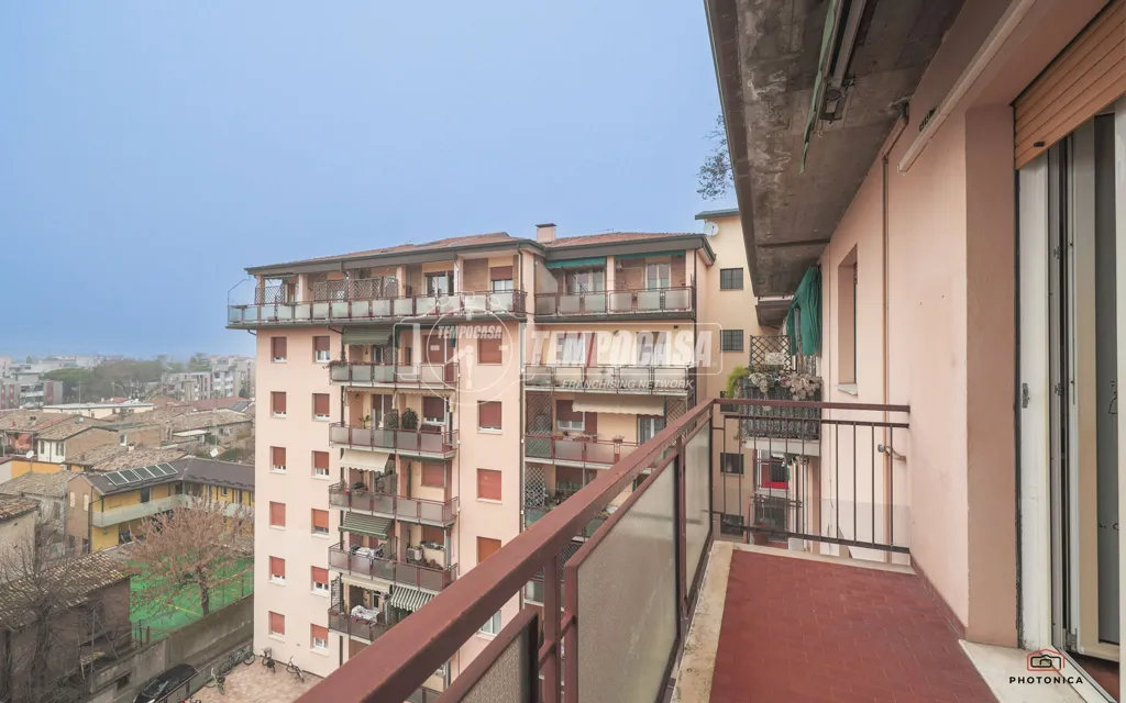 Balcon - Spacious Flat with Historic Views in Ravenna