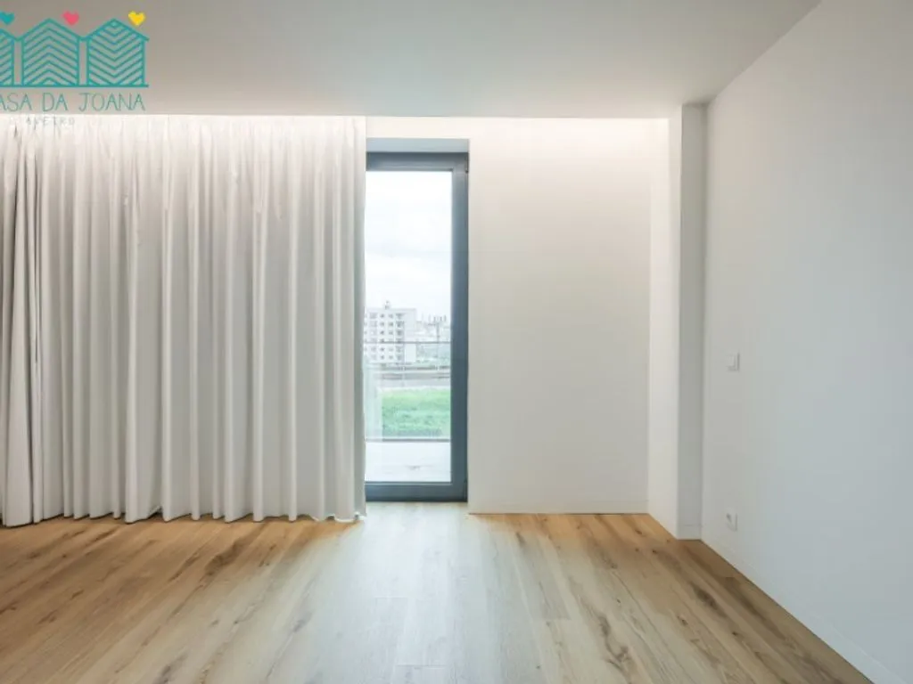 Pièces - Luxury 3-Bedroom Apartment in Aveiro