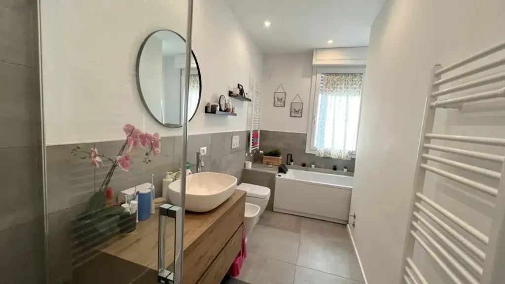 Bathrooms - Fully Rented Apartment with Ascender in Chiesanova, Prato