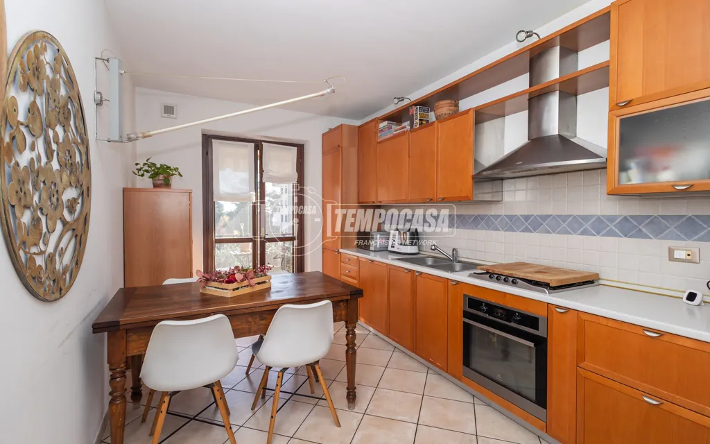 Cuisine - 5-Bedroom Apartment with Double Garage in Chieri