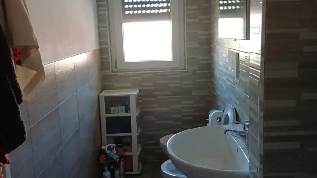 Salles de bain - Armed Trilocale with Balcony in Rome